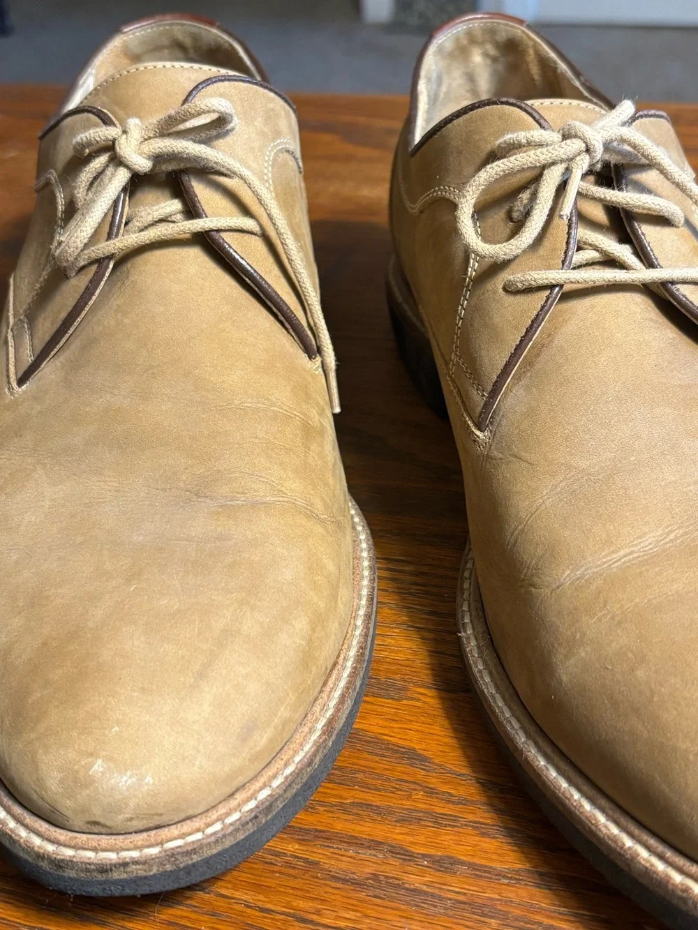 Johnston & Murphy leather Bucks Tie Front, Rubber Bottoms. Men’s size 12